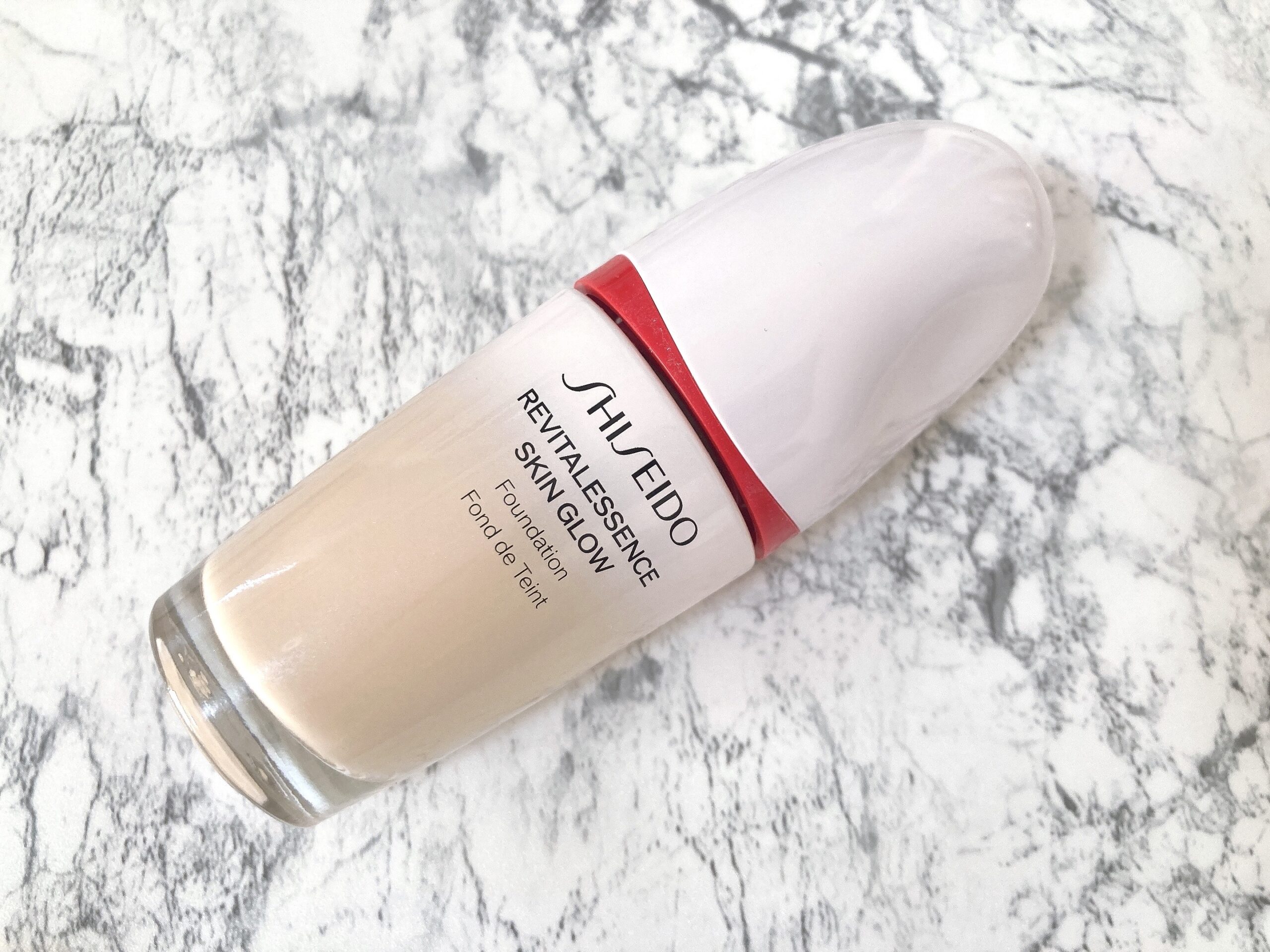 SHISEIDO エッセンススキングロウファンデーションのパッケージ画像